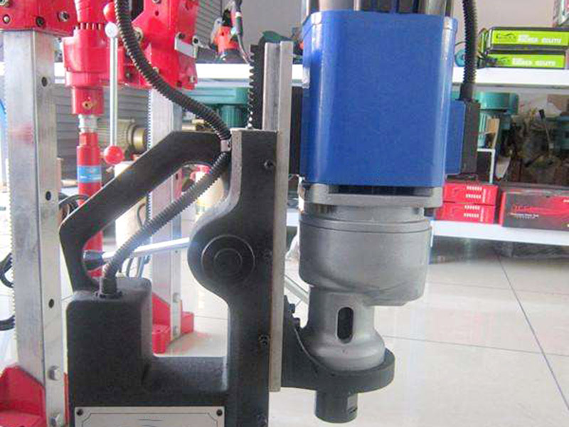 磁力鉆孔機怎么安裝換鉆頭？